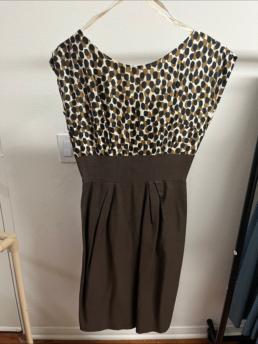 1950/60s Vintage Women’s Brown and Ivory Printed Cap-Sleeve Dress